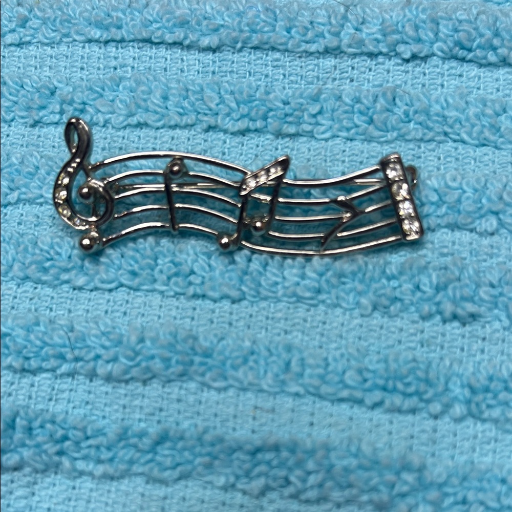 Elegant Silver Music Note Brooch